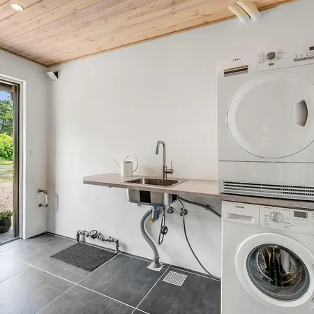 Lavrans - 2-5km From The Sea By Interhome