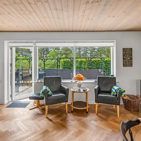 Lavrans - 2-5km From The Sea By Interhome *