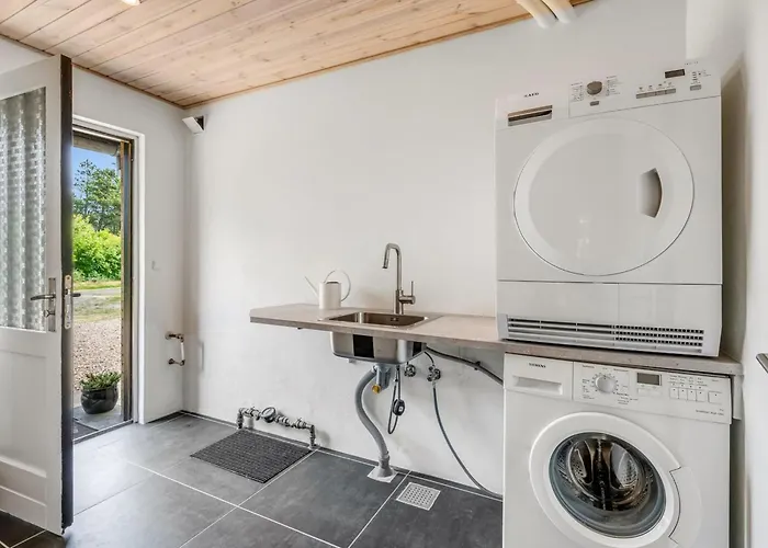 Lavrans - 2-5km From The Sea By Interhome