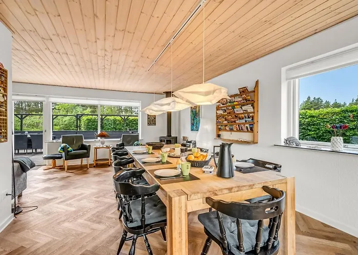 Lavrans - 2-5km From The Sea By Interhome